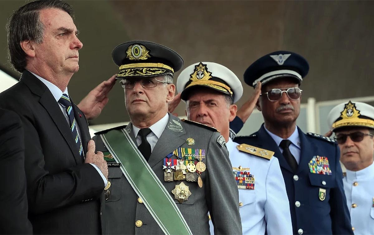 Governo Bolsonaro tira recursos do SUS para bancar despesas militares
